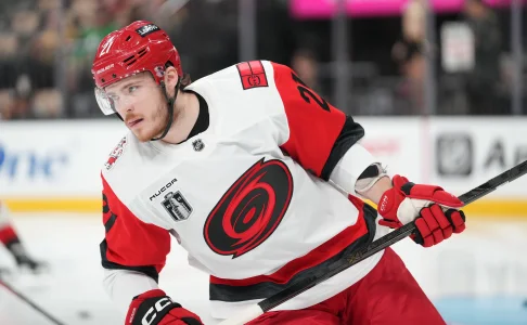 Alexander Nikishin and the Hurricanes agree to contract extension