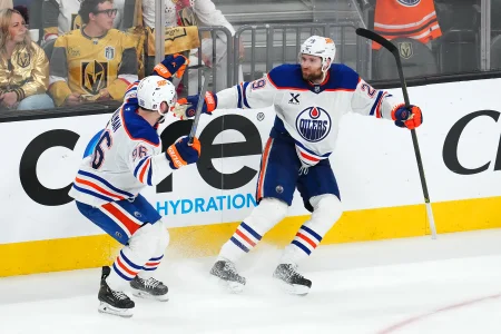 Mike Babcock sends blunt message as Oilers prepare to scratch $7 million defenseman