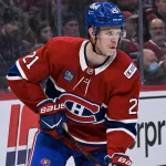 17 mars 2026 ; Montréal, Québec, Canada ; Le défenseur des Canadiens de Montréal, Kaiden Guhle (21), s\'empare du palet face aux Bruins de Boston lors de la troisième période au Centre Bell.