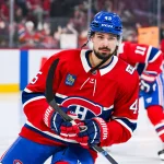Struble et Xhekaj devant Carrier : Martin St-Louis a-t-il déjà tranché? 17 mars 2026 ; Montréal, Québec, Canada ; Le défenseur des Canadiens de Montréal, Alexandre Carrier (45), observe l\'échauffement avant le match contre les Bruins de Boston au Centre Bell.