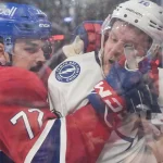 9 avril 2026 ; Montréal, Québec, Canada ; Le défenseur des Canadiens de Montréal, Arber Xhekaj (72), plaque l\'attaquant du Lightning de Tampa Bay, Corey Perry (10), au cours de la troisième période au Centre Bell.