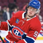 16 octobre 2025 ; Montr�al, Qu�bec, Canada ; Lailier droit des Canadiens de Montr�al, Patrik Laine (92), observe l�chauffement avant le match contre les Predators de Nashville au Centre Bell.
