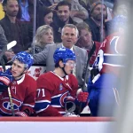 20 octobre 2025; Montréal (Québec), Canada; Martin St-Louis, entraîneur-chef des Canadiens de Montréal, durant la première période du match contre les Sabres de Buffalo au Centre Bell.