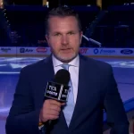 Le journaliste de TVA Sports, Renaud Lavoie, � la t�l�vision lors dun match du Canadien de Montr�al.