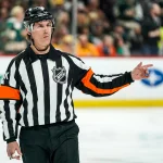 25 mars 2019 ; Saint Paul, Minnesota, États-Unis ; l\'arbitre de la LNH Wes McCauley lors de la troisième période d\'un match opposant le Wild du Minnesota aux Predators de Nashville au Xcel Energy Center.