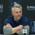 L\'entra�neur-chef du Canadien de Montr�al, Martin St-Louis, en conf�rence de presse devant les m�dias.