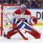 6 mai 2026 ; Buffalo, New York, �tats-Unis ; Le gardien des Canadiens de Montr�al, Jakub Dobes (75), cherche la rondelle au cours de la deuxi�me p�riode du match contre les Sabres de Buffalo, lors du premier match du deuxi�me tour des s�ries �liminatoires de la Coupe Stanley 2026 au KeyBank Center