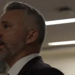 L\'entra�neur-chef du Canadien de Montr�al, Martin St-Louis, dans le vestiaire apr�s la victoire contre les Sabres de Buffalo.