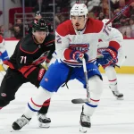 Triste nouvelle pour Arber Xhekaj avant d'affonter les Hurricanes de la Caroline 7 mars 2024 ; Raleigh, Caroline du Nord, États-Unis ; le défenseur des Canadiens de Montréal Arber Xhekaj (72) et l\'ailier droit des Hurricanes de la Caroline Jesper Fast (71) se lancent à la poursuite de la rondelle dès la mise en jeu au PNC Arena.