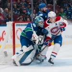11 mars 2025�; Vancouver, Colombie-Britannique, Canada�; le gardien des Canucks de Vancouver, Kevin Lankinen (32), et le d�fenseur Filip Hronek (17) se disputent la rondelle avec l\'attaquant des Canadiens de Montr�al, Brendan Gallagher (11), lors de la troisi�me p�riode au Rogers Arena.