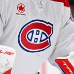 Un ancien du Canadien fait sauter la banque Jan 4, 2026; Dallas, Texas, USA; A view of the logo on the jersey of Montreal Canadiens goaltender Sam Montembeault (35) during the game between the Stars and the Canadiens at the American Airlines Center. Mandatory Credit: Jerome Miron-Imagn Images