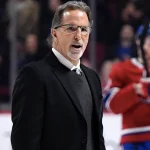 Les Knights prennent une décision après la défaite contre les Hurricanes et John Tortorella en paie le prix 12 novembre 2019 ; Montréal, Québec, Canada ; John Tortorella, l\'entraîneur-chef des Blue Jackets de Columbus, quitte la glace après la défaite face aux Canadiens de Montréal au Centre Bell.