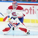 8 octobre 2025; Toronto, Ontario, Canada; Le gardien de but des Canadiens de Montréal, Sam Montembeault (35), s'entraîne à la rondelle avant un match contre les Maple Leafs de Toronto au Scotiabank Arena.