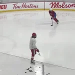 Phillip Danault et Alexander Zharovsky, sur la glace en direct de Brossard, avec Adam Nicholas, du Canadien de Montréal.