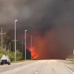 Un important feu force des centaines de personnes à quitter leur domicile