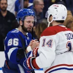 3 mai 2026 ; Tampa, Floride, États-Unis ; l'attaquant du Lightning de Tampa Bay, Nikita Kucherov (86), et le gardien de but Andrei Vasilevskiy (88) serrent la main de l'attaquant des Canadiens de Montréal, Nick Suzuki (14) et Josh Anderson (17), après le septième match du premier tour des séries éliminatoires de la Coupe Stanley 2026 à la Benchmark International Arena.