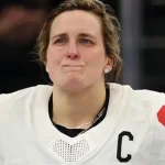 En larmes, Marie-Philip Poulin annonce une terrible nouvelle
