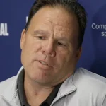 Jeff Gorton, en conférence de presse avec le Canadien de Montréal.
