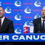 Ryan Johnson et Manny Malhotra, en conférence de presse pour les Canucks de Vancouver.