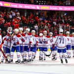 22 octobre 2025; Calgary, Alberta, Canada; Les joueurs des Canadiens de Montréal célèbrent la victoire contre les Flames de Calgary en prolongation au Scotiabank Saddledome.