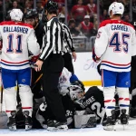 7 mars 2026 ; Los Angeles, Californie, États-Unis ; les joueurs des Canadiens de Montréal et des Kings de Los Angeles s'en prennent au gardien Darcy Kuemper (35) durant la troisième période à la Crypto.com Arena.
