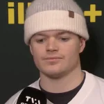 L'attaquant du Canadien de Montréal, Cole Caufield, en entrevue à TVA Sports.