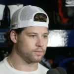 L'attaquant du Canadien de Montréal, Josh Anderson, en conférence de presse devant les médias.