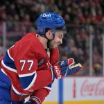 7 avril 2026; Montréal, Québec, Canada; L'attaquant des Canadiens de Montréal, Kirby Dach (77), se dirige vers le vestiaire après s'être blessé durant la première période du match contre les Panthers de la Floride au Centre Bell.