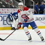 26 septembre 2024; Toronto, Ontario, Canada; Le défenseur des Canadiens de Montréal, David Reinbacher (64), s'échauffe avant d'affronter les Maple Leafs de Toronto au Scotiabank Arena.