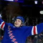 27 avril 2022 ; New York, État de New York, États-Unis ; Frank Vatrano (77), centre des Rangers de New York, célèbre son but contre les Canadiens de Montréal lors de la troisième période au Madison Square Garden.