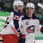 Grosse addition pour le Canadien: « il a le potentiel de devenir un joueur top-6 dans la LNH » 15 avril 2021 ; Dallas, Texas, États-Unis ; Mikhail Grigorenko (25), centre des Columbus Blue Jackets, et Jack Roslovic (96), également centre, célèbrent un but marqué par Roslovic contre les Dallas Stars au cours de la première période à l\'American Airlines Center.