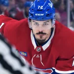 10 mai 2026 ; Montréal, Québec, CAN ; Le défenseur des Canadiens de Montréal, Arber Xhekaj (72), se prépare pour une mise en jeu face aux Sabres de Buffalo au cours de la troisième période du troisième match du deuxième tour des séries éliminatoires de la Coupe Stanley 2026, au Centre Bell.