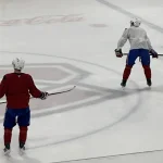 Dillan Bentley et Aiden Dubinsky, sur la patinoire avec les Canadiens de Montréal.