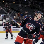 24 mars 2023 ; Columbus, Ohio, États-Unis ; Hunter McKown (41), centre des Blue Jackets de Columbus, patine à l'échauffement avant le match contre les Islanders de New York à la Nationwide Arena.