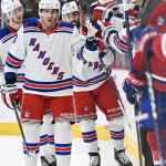 9 mars 2023; Montréal, Québec, Canada; Patrick Kane (88), ailier droit des Rangers de New York, célèbre son but contre les Canadiens de Montréal avec ses coéquipiers sur le banc durant la deuxième période au Centre Bell.
