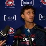Le jeune attaquant du Canadien de Montréal, Michael Hage, en conférence de presse devant les médias.