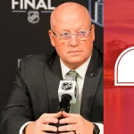 3 juin 2023 ; Las Vegas, Nevada, États-Unis ; Bill Daly, commissaire adjoint de la LNH, prend la parole lors d'une conférence de presse avant le premier match de la finale de la Coupe Stanley 2023 opposant les Panthers de la Floride aux Golden Knights de Vegas à la T-Mobile Arena.