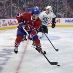 14 octobre 2025; Montréal, Québec, Canada; le défenseur des Canadiens de Montréal, Arber Xhekaj (72), contrôle la rondelle tandis que l'attaquant du Kraken de Seattle, Jani Nyman (38), effectue un échec-avant durant la première période au Centre Bell.