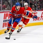 12 décembre 2022; Montréal, Québec, Canada; Le défenseur des Canadiens de Montréal, Arber Xhekaj (72), et l'ailier gauche des Flames de Calgary, Andrew Mangiapane (88), durant la troisième période au Centre Bell.