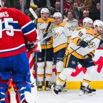 16 octobre 2025; Montréal, Québec, Canada; Nick Perbix (48), défenseur des Predators de Nashville, regagne son banc après avoir célébré son but contre les Canadiens de Montréal en troisième période au Centre Bell.