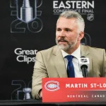 23 mai 2026 ; Raleigh, Caroline du Nord, États-Unis ; Martin St. Louis, entraîneur-chef des Canadiens de Montréal, s'exprime après le deuxième match de la finale de la Conférence Est des séries éliminatoires de la Coupe Stanley 2026 contre les Hurricanes de la Caroline, au Lenovo Center.