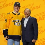 27 juin 2025 ; Los Angeles, Californie, États-Unis ; Cameron Reid est sélectionné en 21e position par les Predators de Nashville lors du premier tour du repêchage 2025 de la LNH au Peacock Theater.