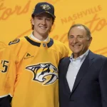 Une acquisition du Canadien est vantée pour sa décision judicieuse : « Ça montre la personne qu'il est » 27 juin 2025 ; Los Angeles, Californie, États-Unis ; Cameron Reid est sélectionné en 21e position par les Predators de Nashville lors du premier tour du repêchage 2025 de la LNH, qui se déroule au Peacock Theater.