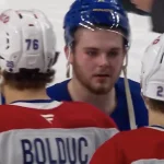 Zach Benson, des Sabres de Buffalo, à la poignée de main après la défaite des siens en séries éliminatoires contre le Canadien de Montréal.
