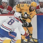 Voici ce que le Canadien devrait payer pour acquérir Sidney Crosby, selon Sid Seixeiro 11 décembre 2025 ; Pittsburgh, Pennsylvanie, États-Unis ; Sidney Crosby (87), centre des Penguins de Pittsburgh, s\'empare de la rondelle face au défenseur des Canadiens de Montréal Mike Matheson (8) au cours de la première période à la PPG Paints Arena.