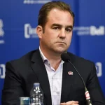 Confirmé: Geoff Molson fait une sortie publique concernant les plans du Canadien avec Arber Xhekaj Geoff Molson