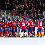 Ballottage : une solution inattendue chez le Canadien vient d'être discutée 17 mars 2026; Montréal, Québec, Canada; Les joueurs des Canadiens de Montréal célèbrent leur victoire contre les Bruins de Boston après la fin du match au Centre Bell.