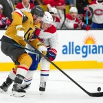 28 novembre 2025 ; Las Vegas, Nevada, États-Unis ; le défenseur des Golden Knights de Vegas, Brayden McNabb (3), dévie la rondelle loin de l'ailier droit des Canadiens de Montréal, Cole Caufield (13), durant la deuxième période à la T-Mobile Arena.