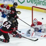 Acquisition réussie par Kent Hughes confirmée pour le Canadien de Montréal 11 mars 2026; Ottawa (Ontario, Canada); Le gardien des Canadiens de Montréal, Jacob Fowler (32), effectue un arrêt devant le centre des Sénateurs d\'Ottawa, Dylan Cozens (24), en troisième période au Centre Canadian Tire.