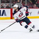 16 novembre 2024; Montréal, Québec, Canada; Kirill Marchenko (86), ailier droit des Blue Jackets de Columbus, contrôle la rondelle face aux Canadiens de Montréal lors de la première période au Centre Bell.